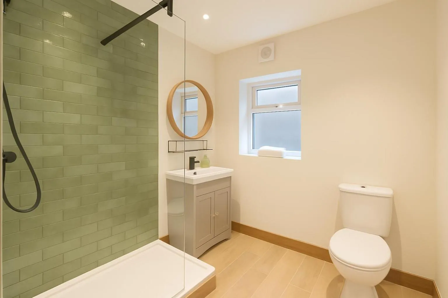 Modern Central Apartment + King Size Bed + Garden Cardiff United Kingdom